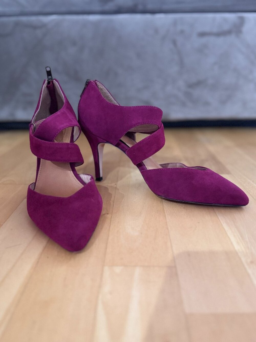 Corso Como burgundy cross strap zip back heels--sz 7.5